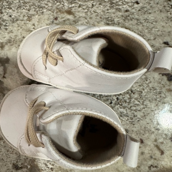 Disney Baby Winnie the Pooh Baby Shoes 3-6 months - Picture 3 of 10